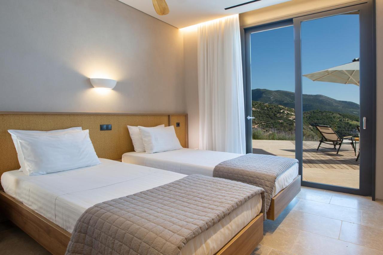 Blooms Of Sivota Bay - Luxury Villas With Private Heated Pool エクステリア 写真