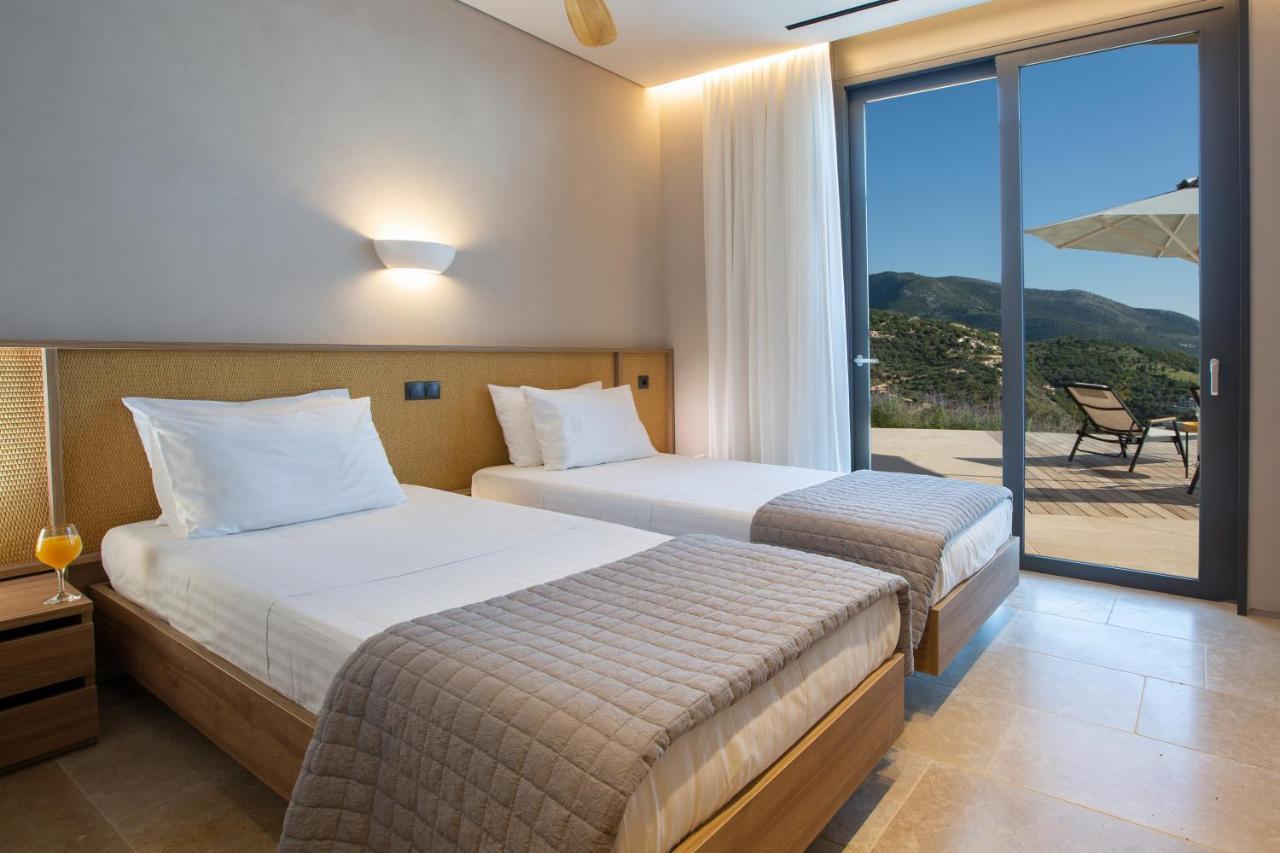 Blooms Of Sivota Bay - Luxury Villas With Private Heated Pool エクステリア 写真