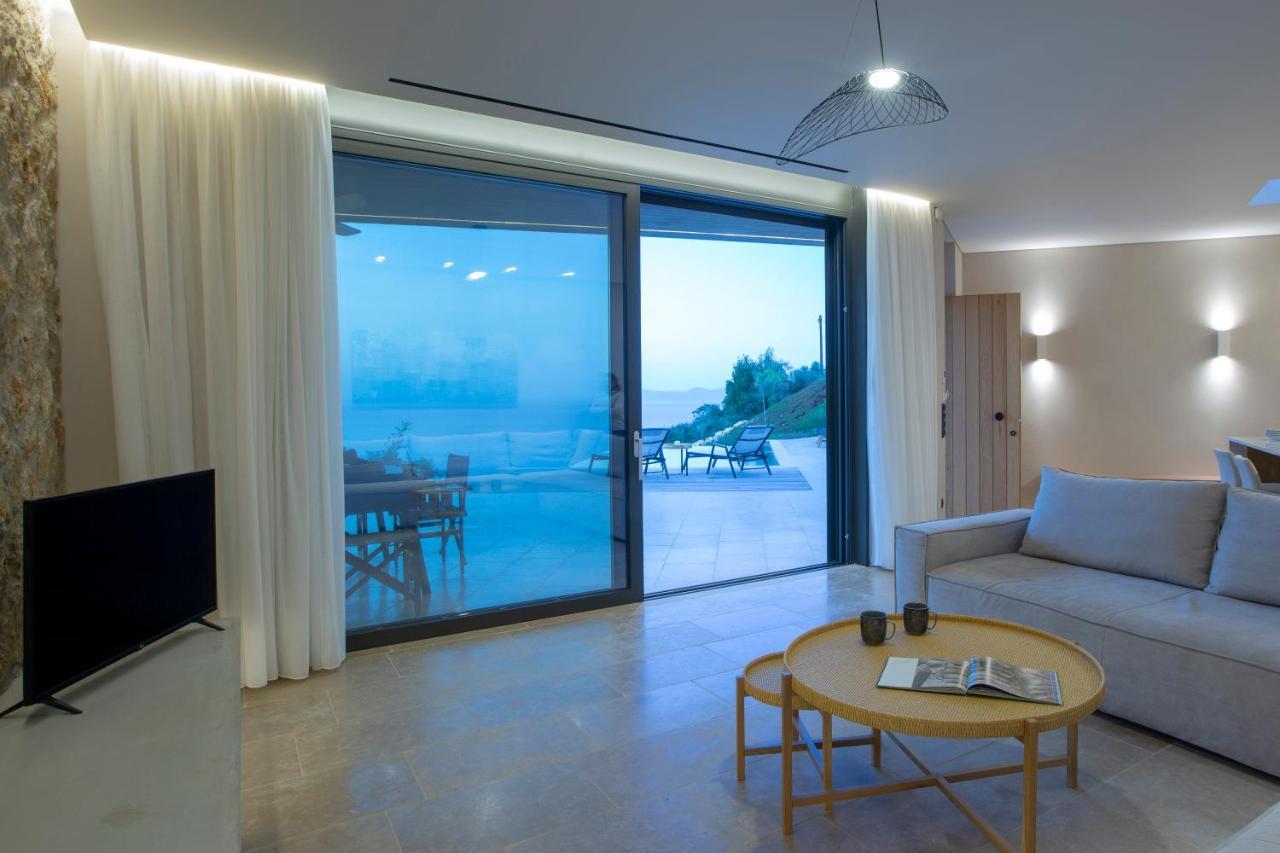Blooms Of Sivota Bay - Luxury Villas With Private Heated Pool エクステリア 写真